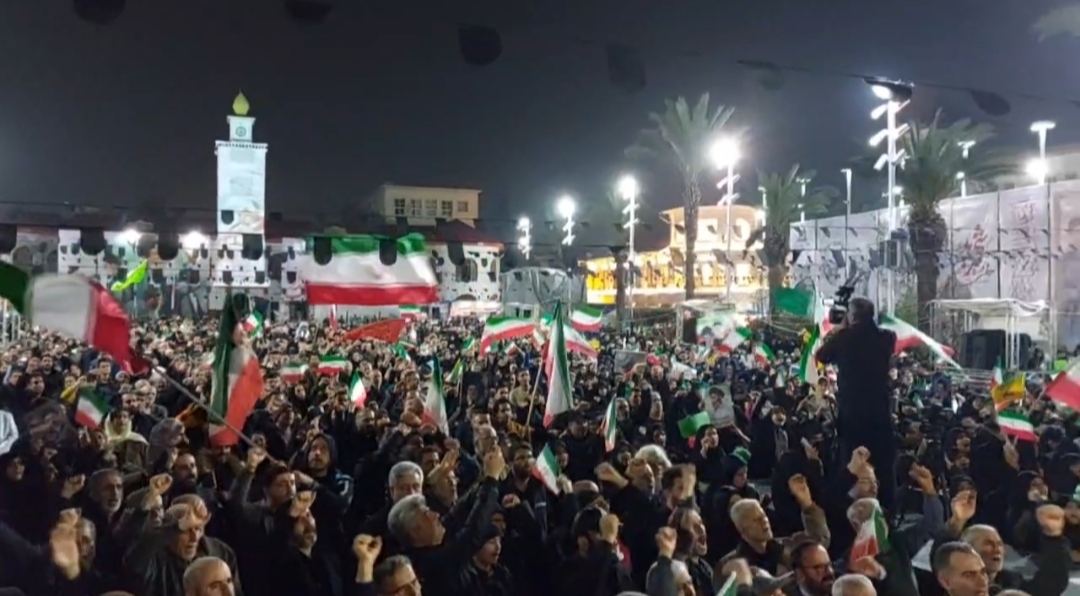 میدان شهرداری رشت زیر صدای پدافند پرشورتر از همیشه ایستاد+فیلم