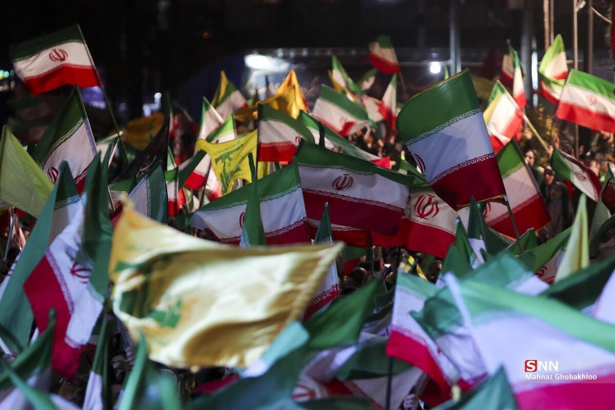 مردم بجنورد در شب پنجاه و یکم حماسه&zwnj; خیابان کفن&zwnj;پوش به صحنه آمدند /حضور پرشور دختران سمنانی در اجتماع شب&zwnj;های اقتدار + فیلم