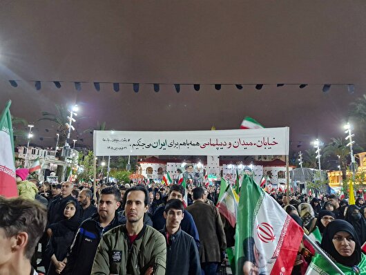 هم‌صدایی رشتوندان در قلب شهر/پیوند «میدان» و «دیپلماسی» برای ایران+عکس
‌