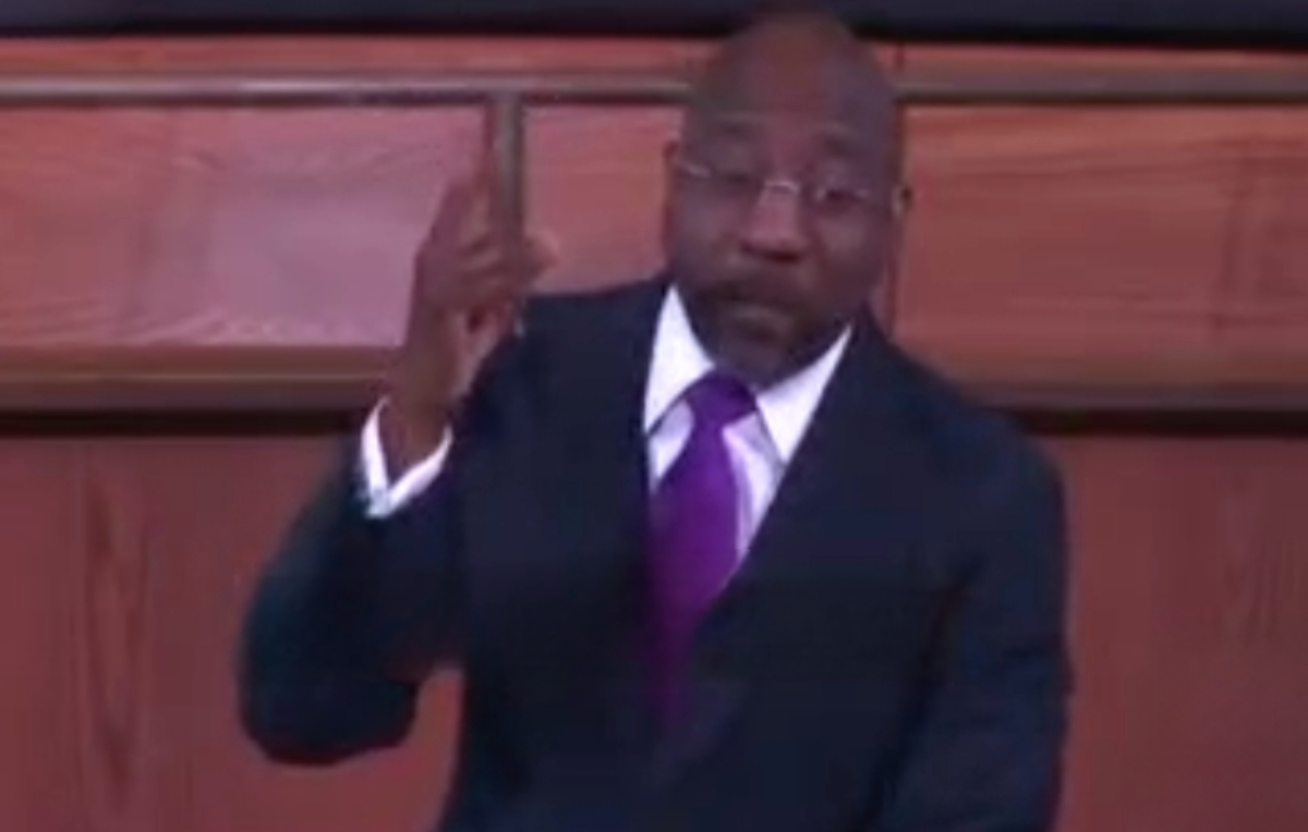 با اینکه دادگاه تایید کرده که ترامپ آزارگر جنسی است، او امروز رئیس جمهور است