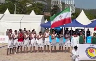 اختصاصی|پخش سرود ملی و اهتزار پرچم کشورمان پیش از آغاز بازی هندبال ساحلی بین تیم ایران و فیلیپین