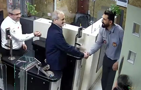 تصاویر دیده‌نشده از ورود بدون محافظ رئیس‌جمهور به اورژانس استان تهران در اوج تهدیدات جنگ