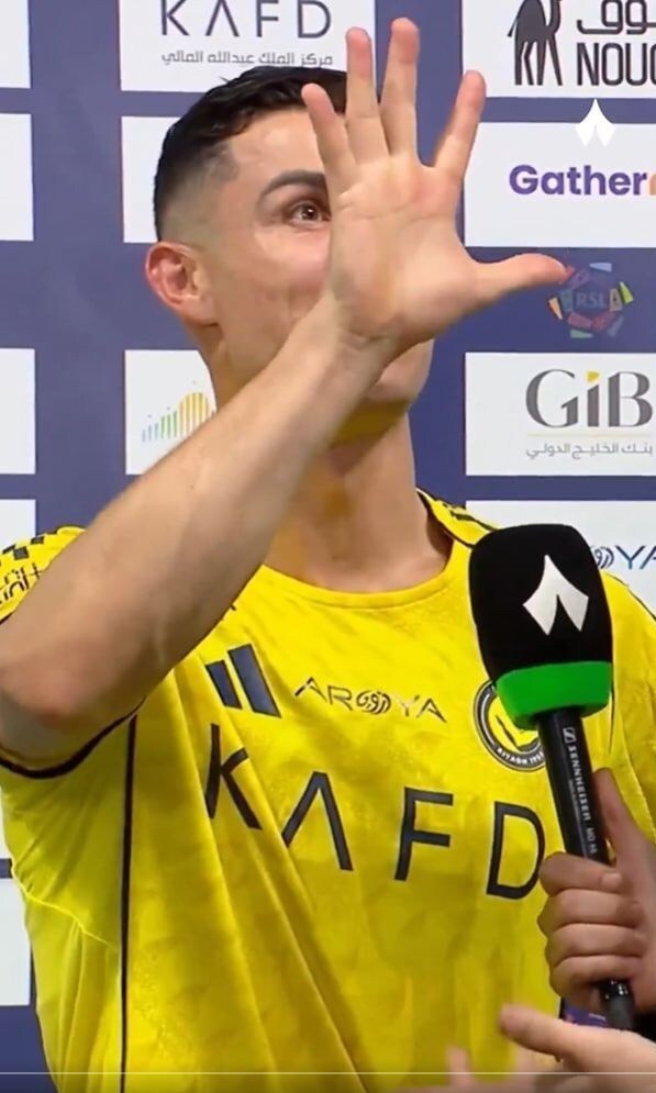واکنش رونالدو به شعار هواداران الاهلی:من پنج لیگ قهرمانان دارم