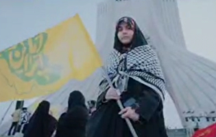 حضور با شکوه روز گذشته مردم تهران در میدان آزادی تهران در شب ولادت امام رضا (ع) و تجدید بیعت با آیت الله سیدمجتبی خامنه‌ای