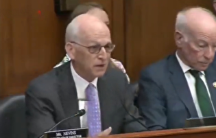 روایت نماینده کنگره آمریکا از سرکارگذاشتن ونس توسط ترامپ