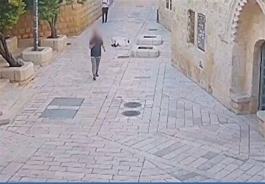 راهبه فرانسوی در قدس هدف حمله نژادپرستانه قرار گرفت + فیلم