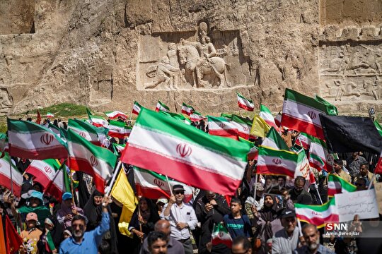گرامیداشت سالگرد سفر رهبر شهید انقلاب به تخت جمشید و نقش رستم