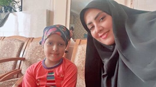 معلم فداکار اصفهانی کلاس درس را در منزل دانش‌آموز سرطانی برپاکرد