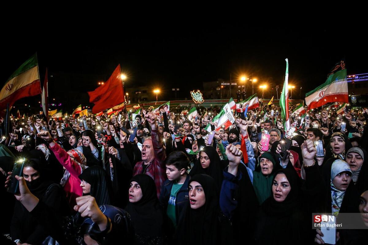 هزاران نقش، یک رنگ؛ تصویری از شصت و چهارمین قرارِ عاشقی ملت ایران در شهر‌های مختلف/ یکی از استان ها برای نمونه؛ خروشِ بیستون در خیابان‌های گهواره‌ تمدن+فیلم