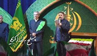 ببینید| بازخوانی سرود «ما مسلح به الله‌اکبریم» توسط پویانفر با همخوانی مردم