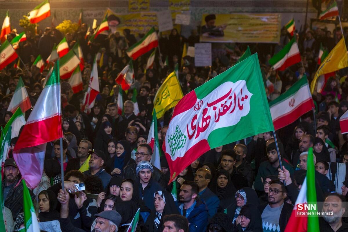 ادامه میدان داری مردم بابل در شب شصت و پنجم موج حماسه خیابان/جمعیت در خیابان جمهوری اسلامی گناباد، همچنان بی نظیر است+فیلم