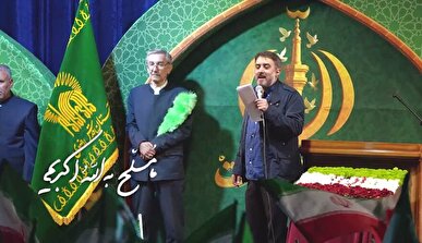 ببینید| بازخوانی سرود «ما مسلح به الله‌اکبریم» توسط پویانفر با همخوانی مردم