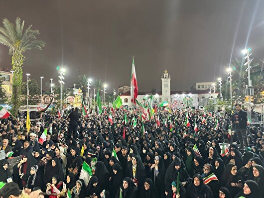 طنین شعار «وارث ما رهبر ذوالفقاره خامنه‌ای هنوز ادامه داره » در قلب باران/تجدید بیعت و دلتنگی مردم رشت در قرار شصت و ششم+فیلم