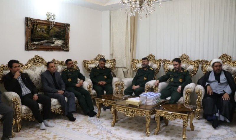 فرمانده سپاه زنجان با خانواده شهید سپهر محمدی دیدار کردند