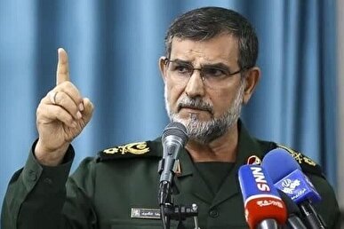 تصاویری از ادای احترام شهید سردار علیرضا تنگسیری به پرچم متبرک آستان مقدس حضرت فاطمه معصومه (س) + فیلم