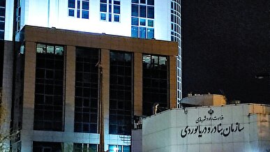 پیام رسمی ایران به کشتی‌های تجاری در تنگۀ هرمز: آمادۀ ارائه خدمات و تأمین نیازهای دریایی شما هستیم