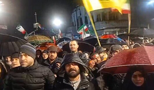قرار شبانه گرگانی‌ها در ایستگاه شصت‌وهفتم/میدان‌داری مردم زیر باران ادامه دارد