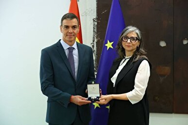 اهدای معتبرترین نشان‌ِ افتخار اسپانیا از سوی نخست‌وزیر این کشور به «فرانچسکا آلبانیز»، گزارشگر آزادهٔ سازمان ملل در پرونده نسل‌کشی غزه + عکس