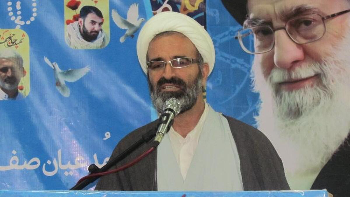 تأکید امام جمعه سمنان بر حراست از تنگه هرمز