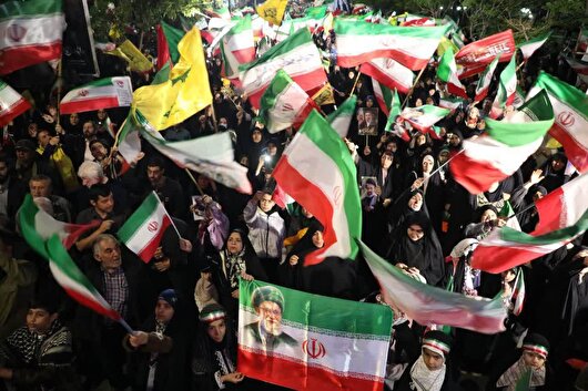 شکوه حماسه اقتدار مردم مهدی‌شهر در شب ۵۳+ فیلم