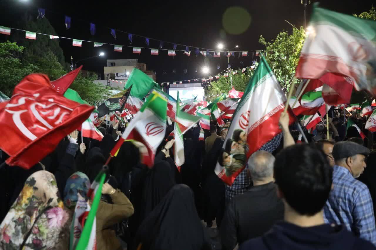 پنجاه و سومین شب از اجتماعات مردمی &laquo;شب&zwnj;های اقتدار&raquo; سمنان/ به یاد شهید علی لاریجانی+ تصاویر