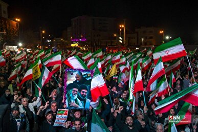 شاهد میدان داری مردم پایتخت در میدان نبوت هستیم/همچنان مردم خیابان‌ها را رها نمی‌کنند + فیلم