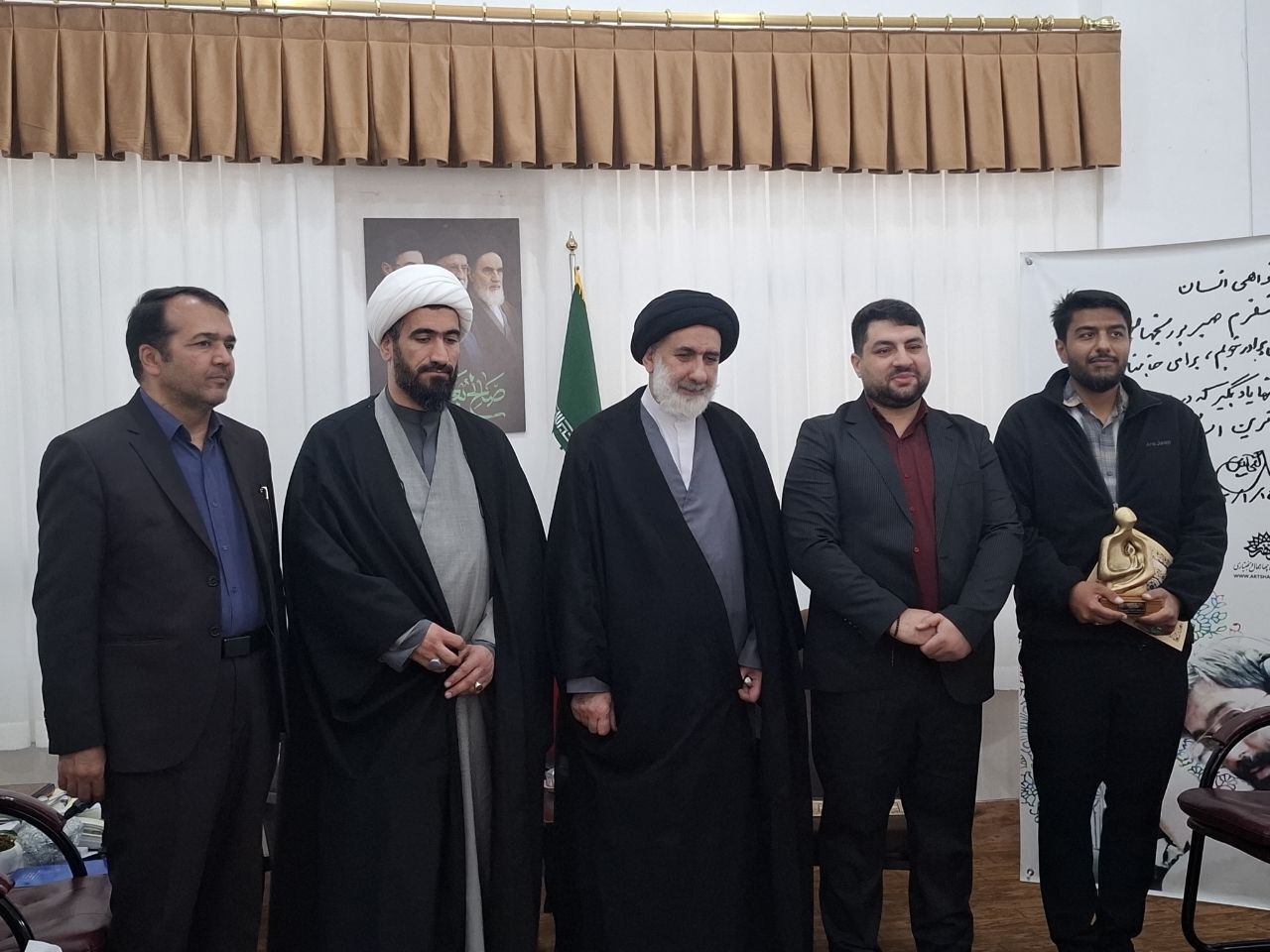 چهره هنر انقلاب؛ هنری که در بزنگاه هشیار نباشد هنر نیست