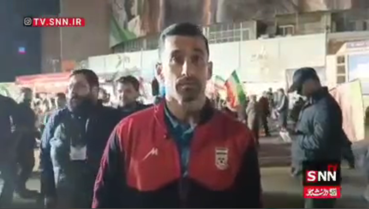 کاپیتان تیم ملی: خوشحالم امشب کنار مردم هستم؛ بدانند که ما هیچ وقت جدا از آنها نیستیم + فیلم