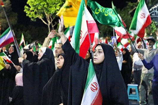 هفتاد روز دفاع از سنگر خیابان به روایت تصاویر