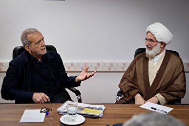 پزشکیان: خاموش کردن یک چراغ، به‌مثابه شلیک یک تیر به سمت دشمن است