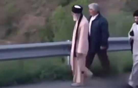 تصاویری خاطره‌انگیز از کوهپیمایی رهبر شهید انقلاب در آبیدر سنندج/انتشار به مناسبت سفر تاریخی امام شهید به کردستان در سال ۸۸