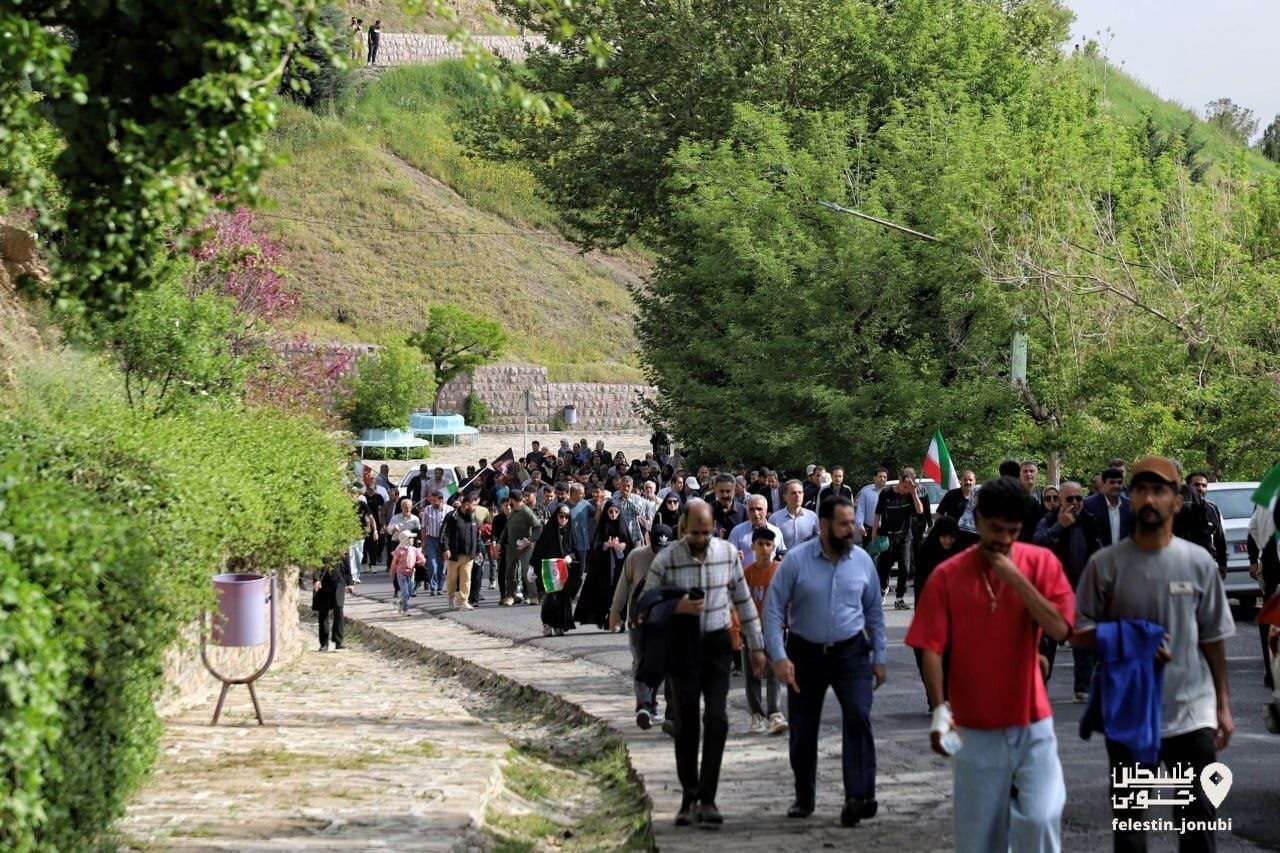 پیادهروی خانوادگی مردم سنندج در کوهستان آبیدر به یاد سفر استانی رهبر شهید انقلاب+عکس پیادهروی خانوادگی مردم سنندج در کوهستان آبیدر به یاد سفر استانی رهبر شهید انقلاب+عکس