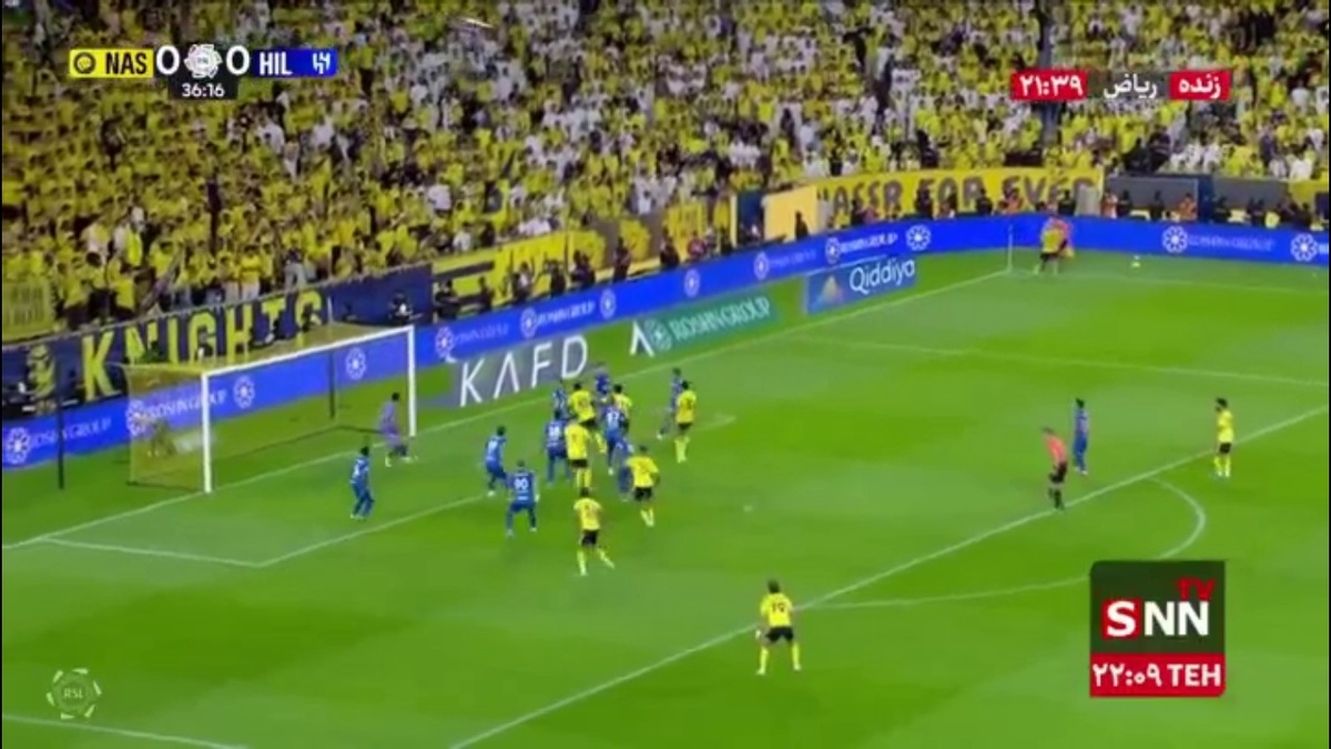 گل اول النصر به الهلال توسط سیماکان در دقیقه ۳۶