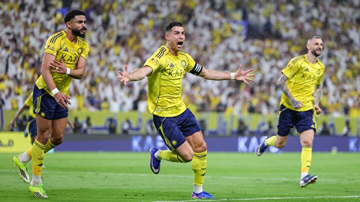 خلاصه بازی النصر 1-1 الهلال / دروازه بان النصر در ثانیه پایانی قهرمانی را از رونالدو گرفت
