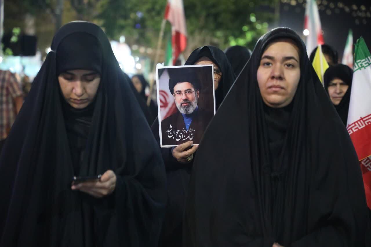 هفتادو سومین شب اقتدار با حضور امدادگر قهرمان+ عکس