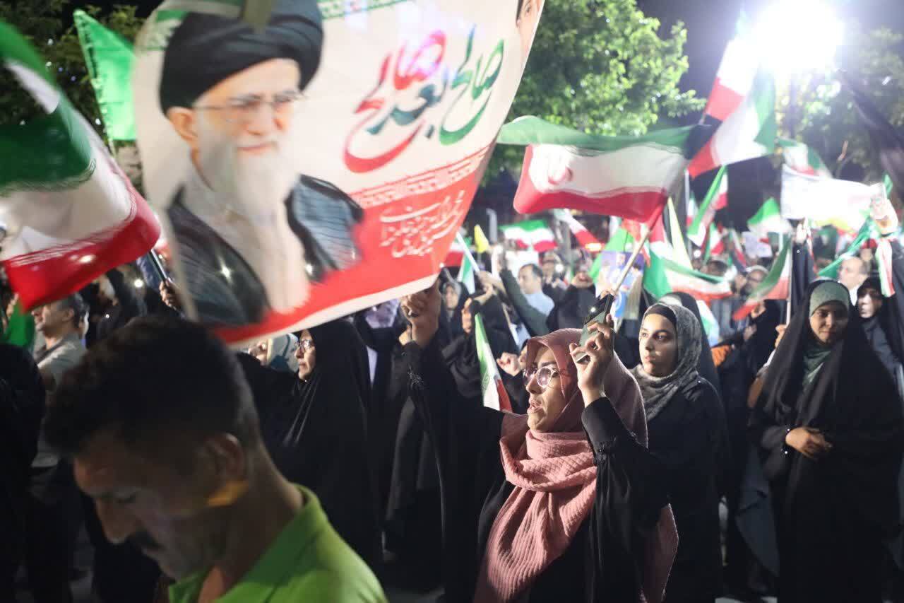 هفتادو سومین شب اقتدار با حضور امدادگر قهرمان+ عکس