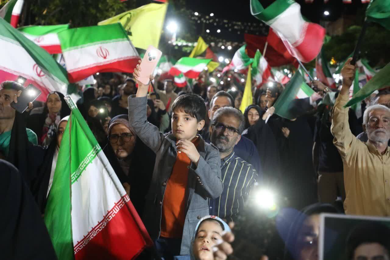 هفتادو سومین شب اقتدار با حضور امدادگر قهرمان+ عکس