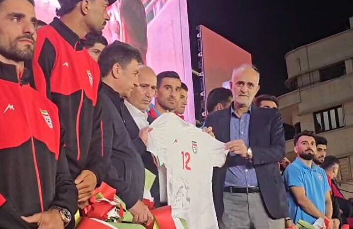 رونمایی از پیراهن تیم ملی ایران برای جام جهانی ۲۰۲۶ در میدان انقلاب+ فیلم