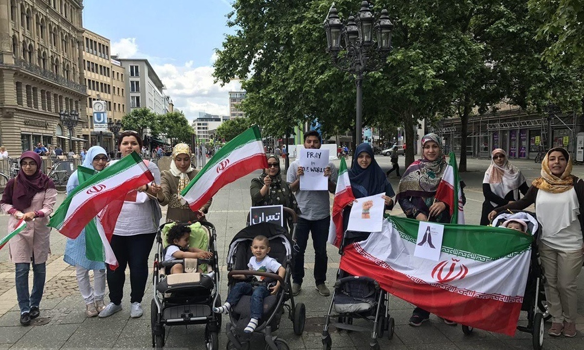 ایرانیانِ خارج از روایت