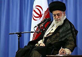 یادداشت رهبر شهید انقلاب در بازدید از آرامگاه فردوسی+عکس