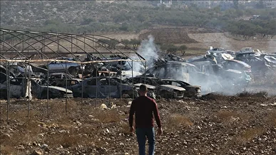شهرک نشینان صهیونیست با وحشی گری خودروی فلسطینیان را به آتش کشیدند