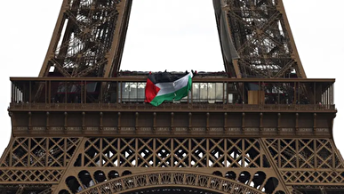 بازداشت ۶ فعال حامی فلسطین پس از برافراشتن پرچم فلسطین بر فراز برج ایفل  + فیلم