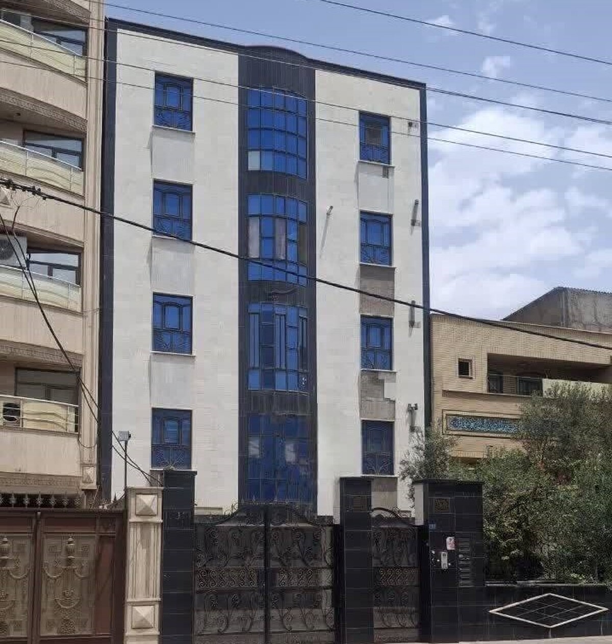رئیس کل دادگستری استان قم: آپارتمان‌های «مهدی نصیری» و وابستگانش به دلیل خیانت به وطن و همکاری با رسانه‌های دشمن توقیف شد