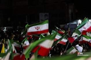 از حماسه زنان سلاح‌به‌دست کرمانشاهی تا قدم‌های استوار در «خیابان حماسه» مردم بجنورد+فیلم