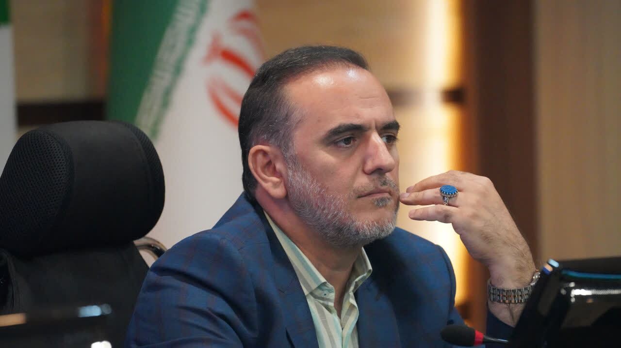 توسعه ناوگان حملونقل عمومی کرج با ورود اتوبوسهای برقی و ۱۸ متری / تفاهمنامه خرید ۱۰۰ دستگاه اتوبوس جدید امضا شد
