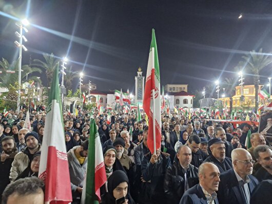 میدان‌داری مردم رشت در پنجاه و سومین شب از قرار عاشقی/وداع با شهید محمد پور کریم+فیلم