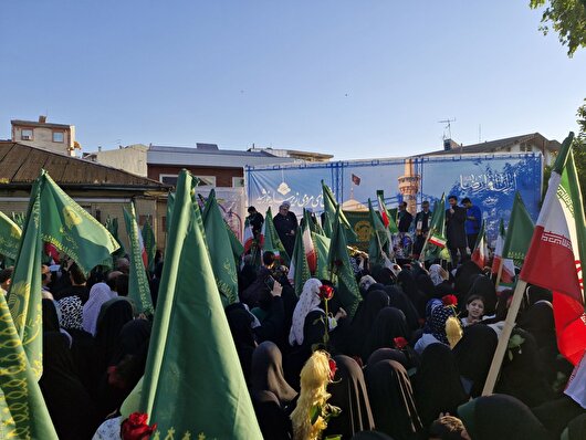 فضای رشت امروز رنگ‌ و بوی دیگری داشت/ استقبال مردم رشت از خادمان رضوی+فیلم