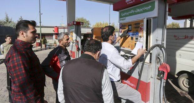 جمع آوری کارتهای سوخت آزاد پمپ بنزینها و انتقال سهمیه به صاحبان خودرو در سیستان و بلوچستان