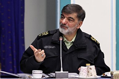 لحظاتی از هدف‌گیری هلیکوپترهای آمریکایی توسط یگان تکاوری پلیس و گفت‌وگوی سردار رادان با فرمانده پلیس اصفهان + فیلم