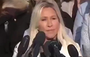 ترامپ به من گفت خائن! خائن یک آمریکایی است که به کشور‌های خارجی خدمت می‌کند!